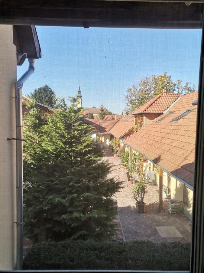 Lika Panzio Gyula Hotell Eksteriør bilde