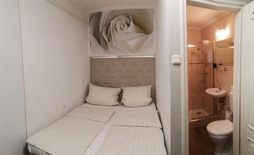 Lika Panzio Gyula Hotell Eksteriør bilde