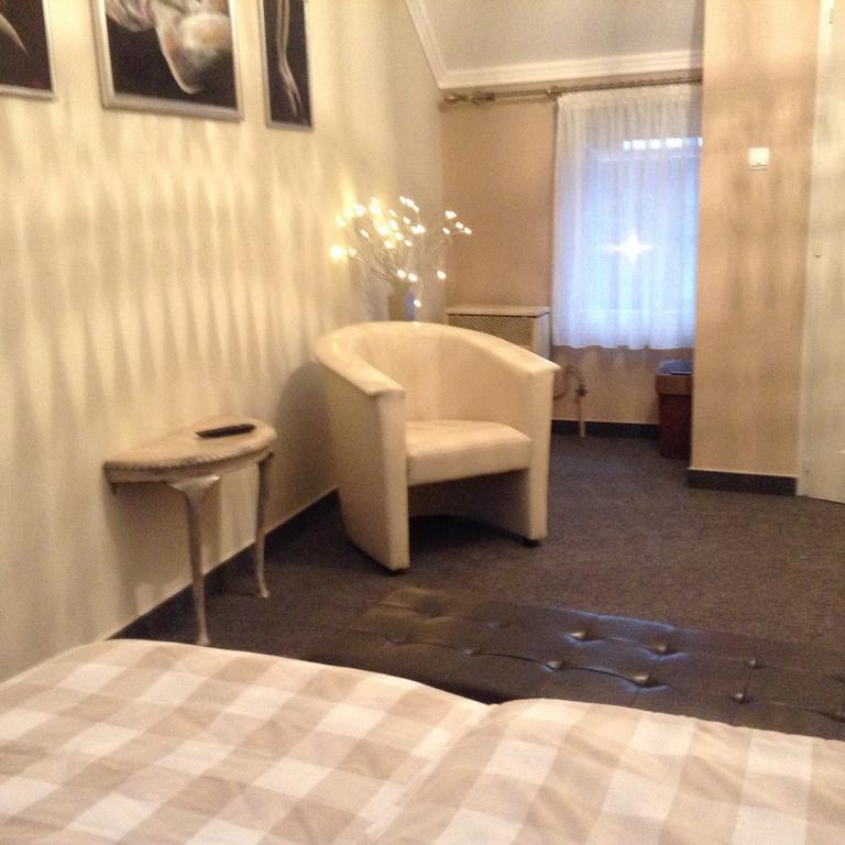 Lika Panzio Gyula Hotell Eksteriør bilde